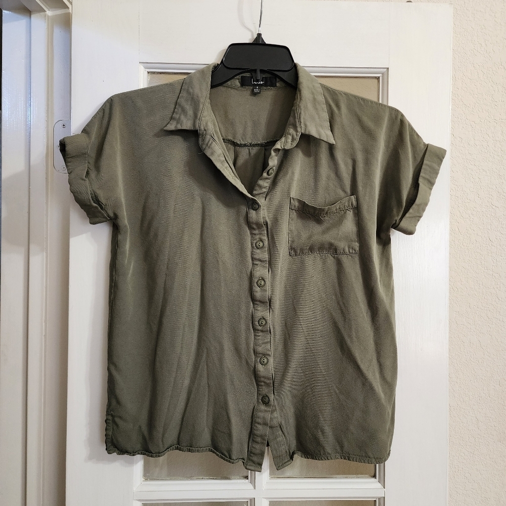 Lulus Olive Green Button Front Blouse Rayon Short Sleeve Pocket Small